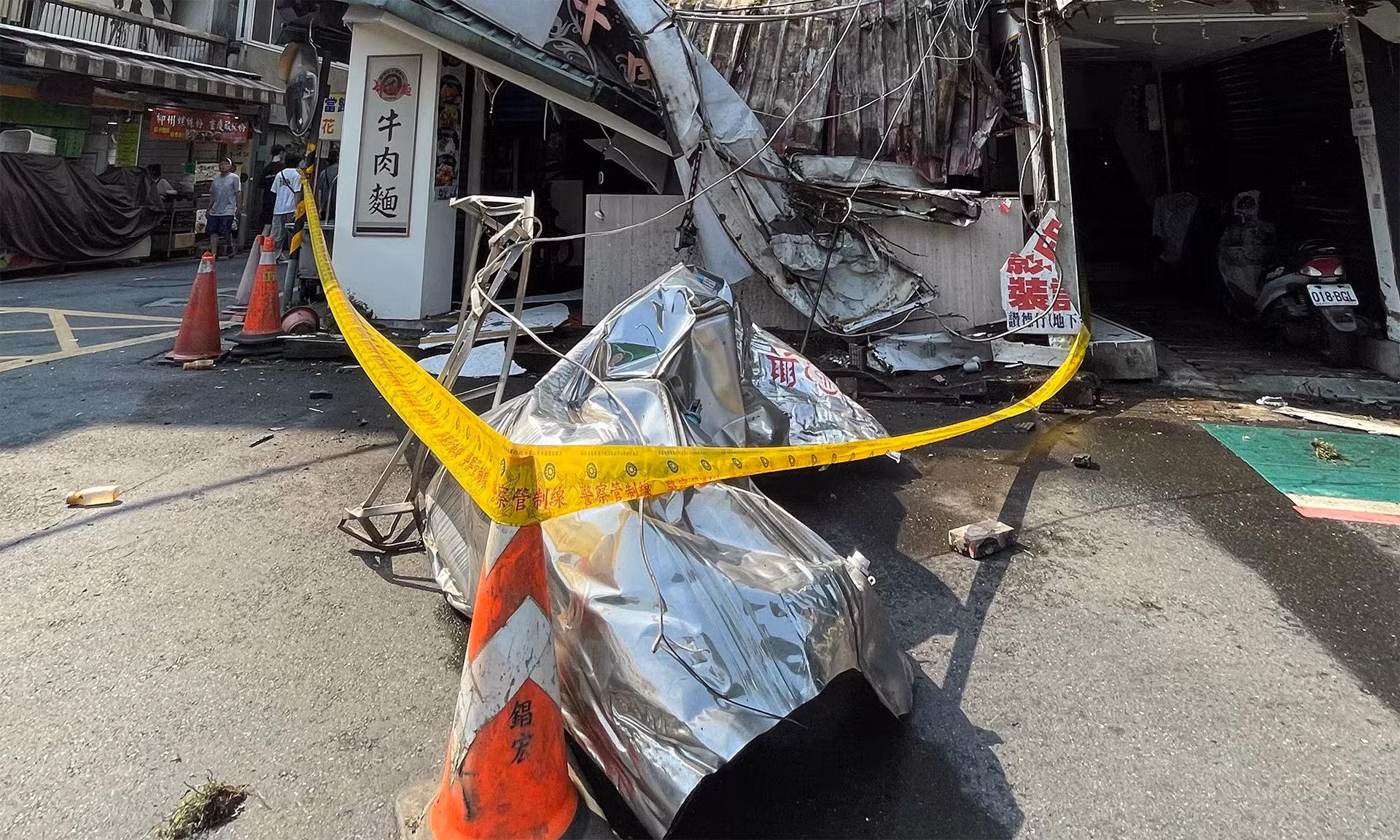 Khu vực này bị phong tỏa sau khi xảy ra động đất. (Ảnh: Getty Images)