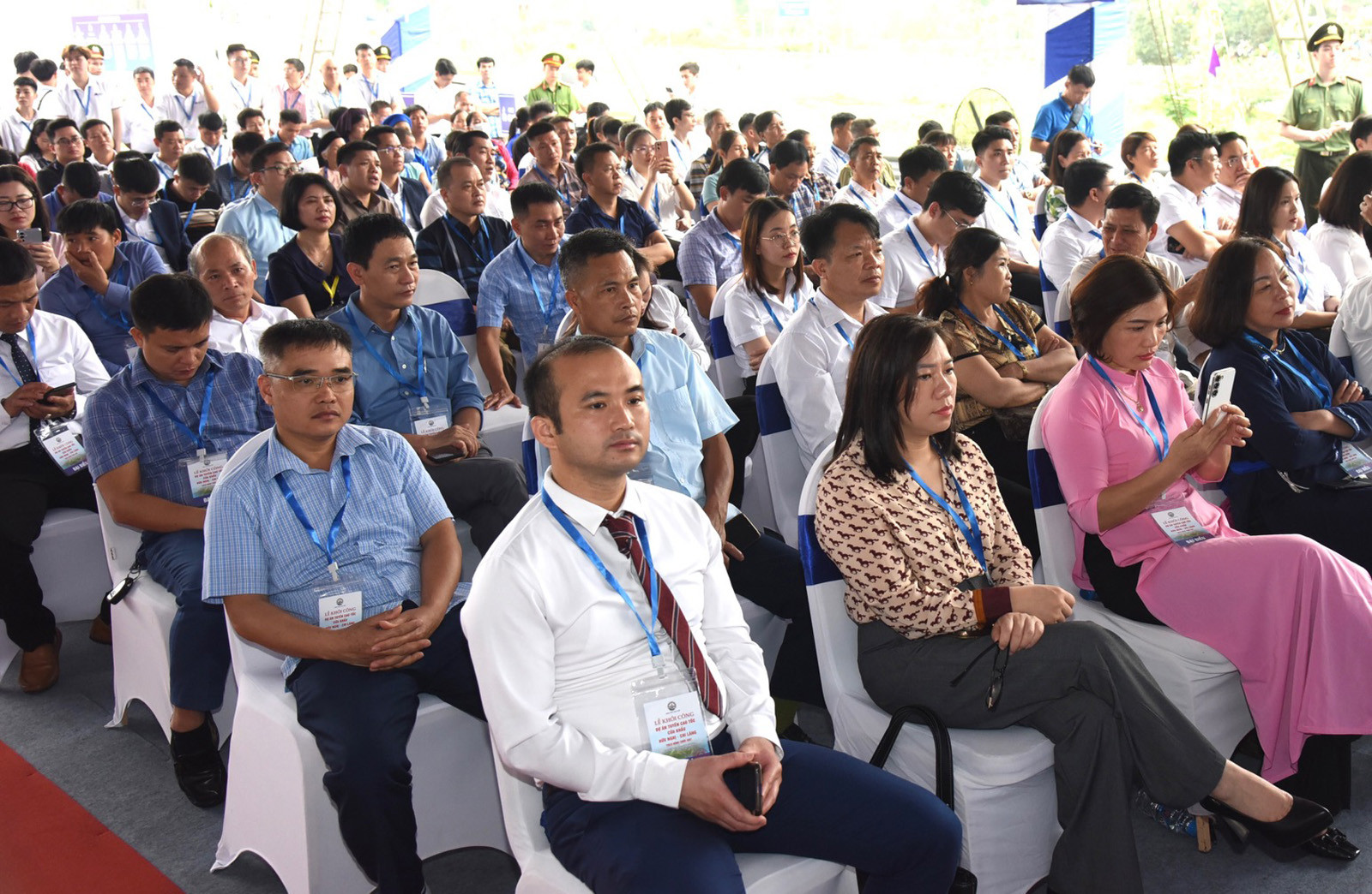 Các đại biểu tham dự lễ khởi công.