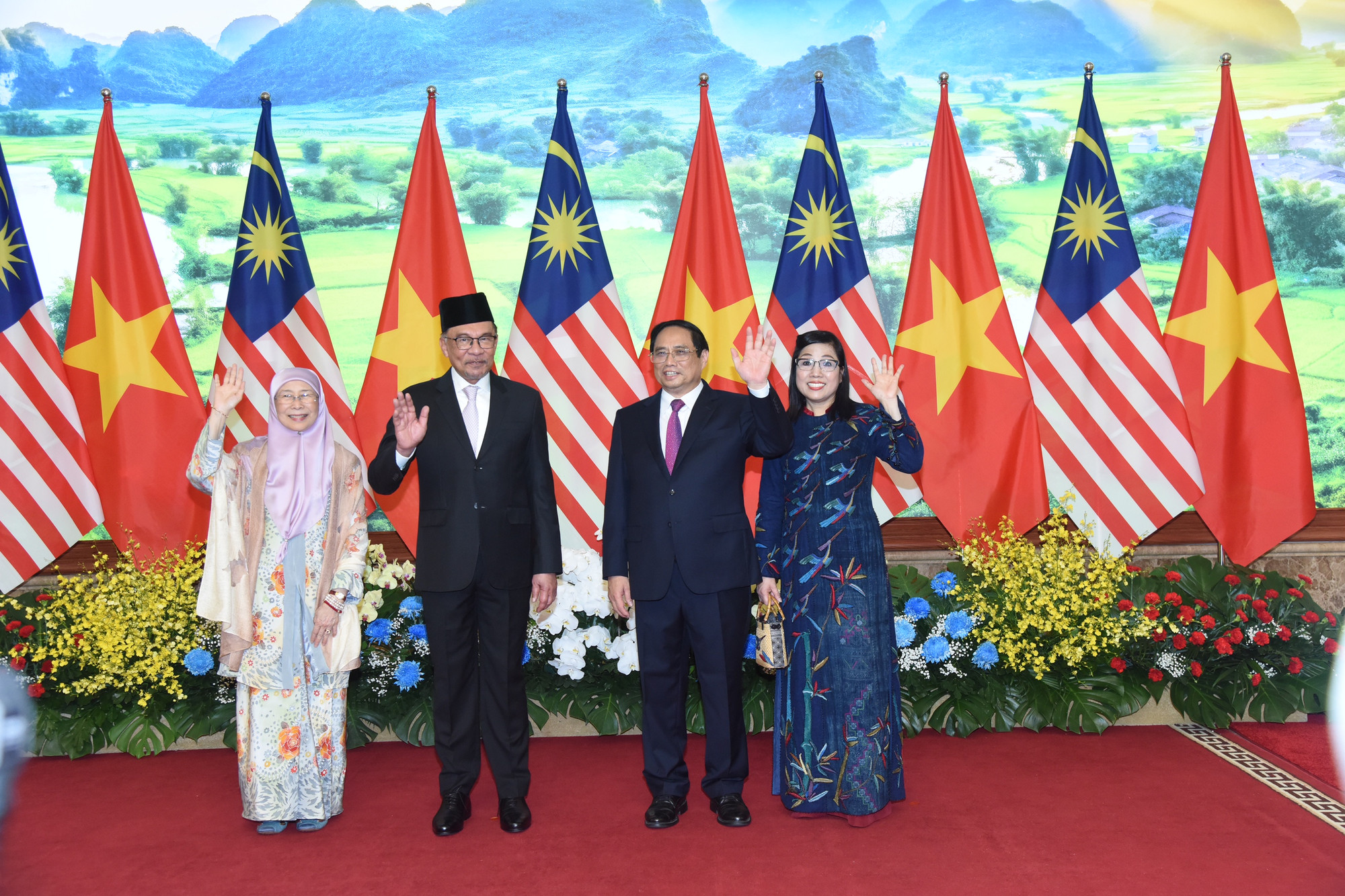 Thủ tướng Phạm Minh Chính, Thủ tướng Malaysia Anwar Ibrahim và phu nhân.