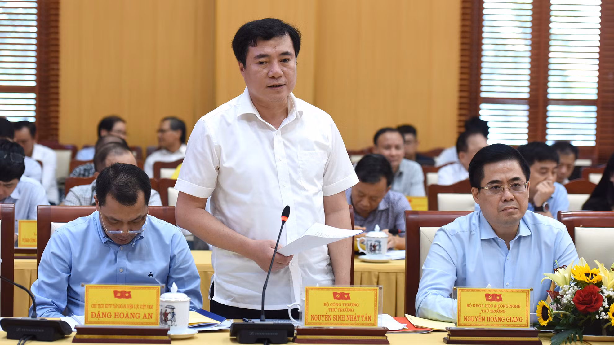 Thứ trưởng Công thương Nguyễn Sinh Nhật Tân phát biểu.