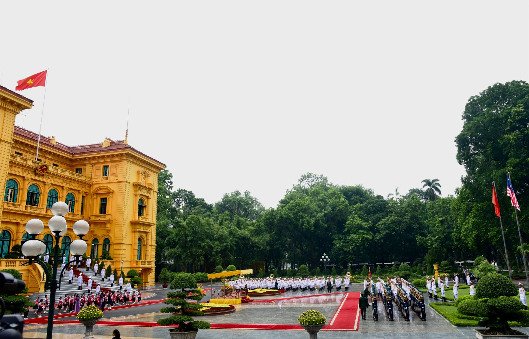 Phủ Chủ tịch nơi diễn ra Lễ đón Thủ tướng Malaysia Anwar Ibrahim và Phu nhân.