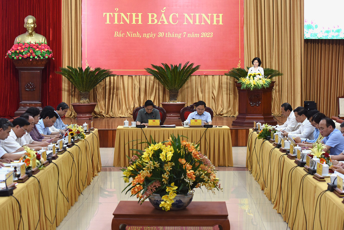 Quang cảnh buổi làm việc giữa Thủ tướng Phạm Minh Chính với lãnh đạo chủ chốt tỉnh Bắc Ninh.