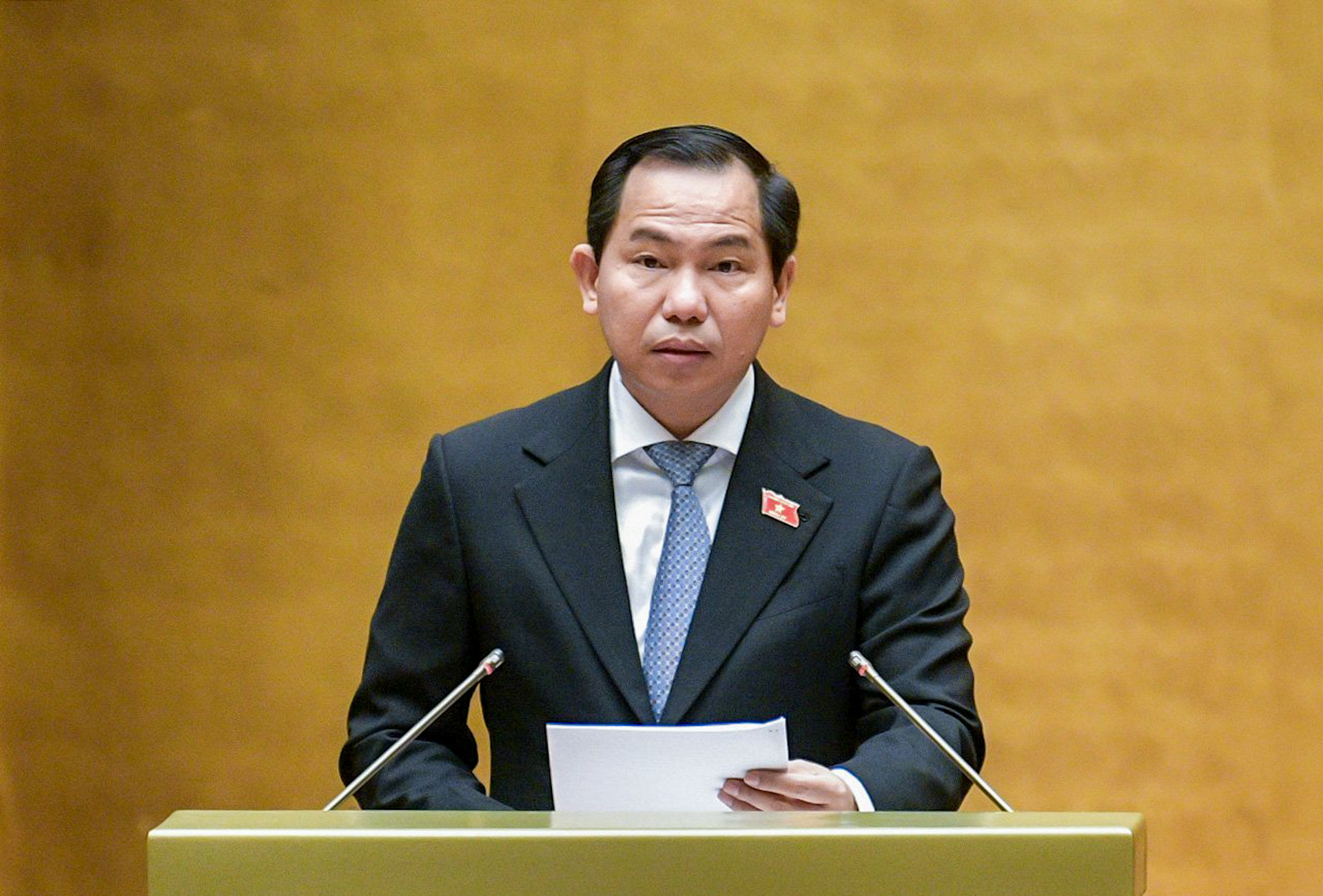 Chủ nhiệm Ủy ban Tài chính-Ngân sách Lê Quang Mạnh, Phó Trưởng Đoàn Giám sát trình bày báo cáo của Đoàn Giám sát.