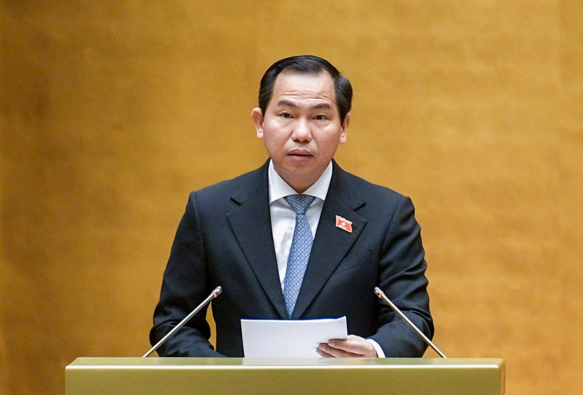 Chủ nhiệm Ủy ban Tài chính-Ngân sách Lê Quang Mạnh, Phó Trưởng Đoàn Giám sát trình bày báo cáo của Đoàn Giám sát.
