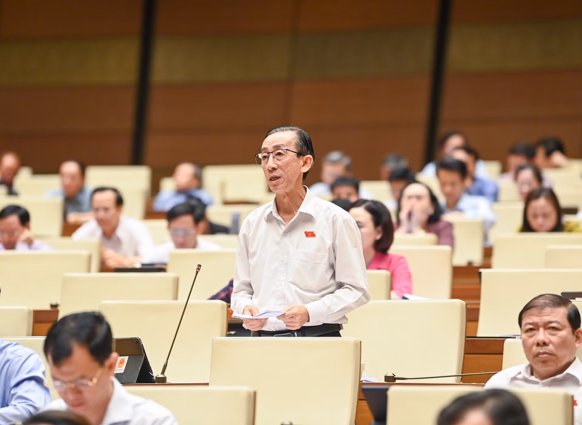 Đại biểu Quốc hội Trần Hoàng Ngân (đoàn Thành phố Hồ Chí Minh) tham gia ý kiến thảo luận.