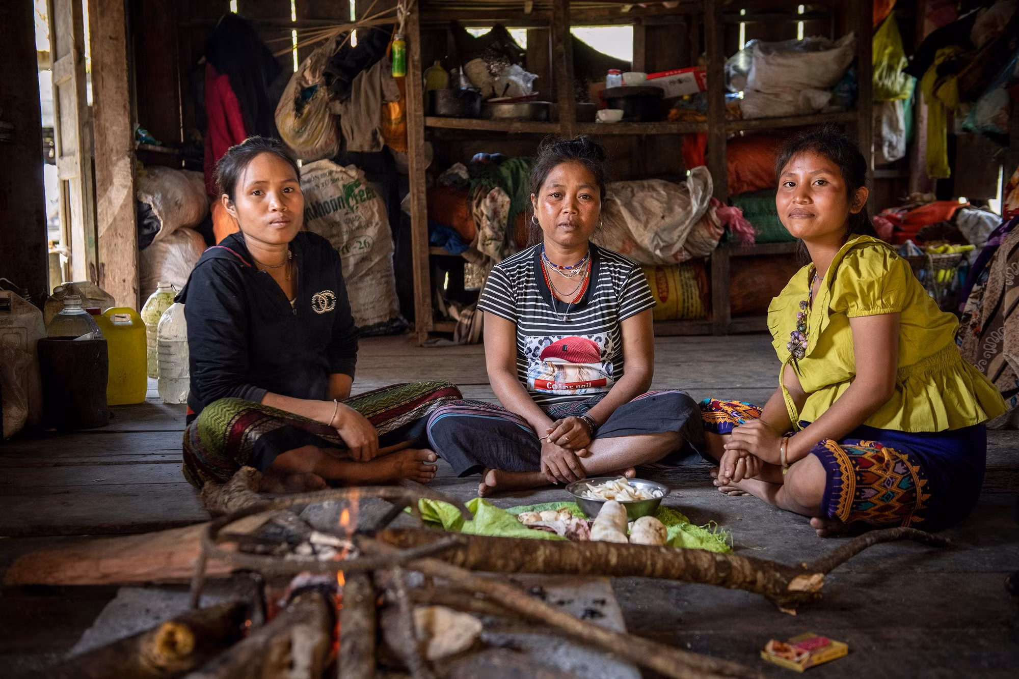 Gia đình ở người Chứt chủ yếu là gia đình nhỏ, gồm 2 thế hệ bố mẹ và con cái. (Ảnh: THÀNH ĐẠT)