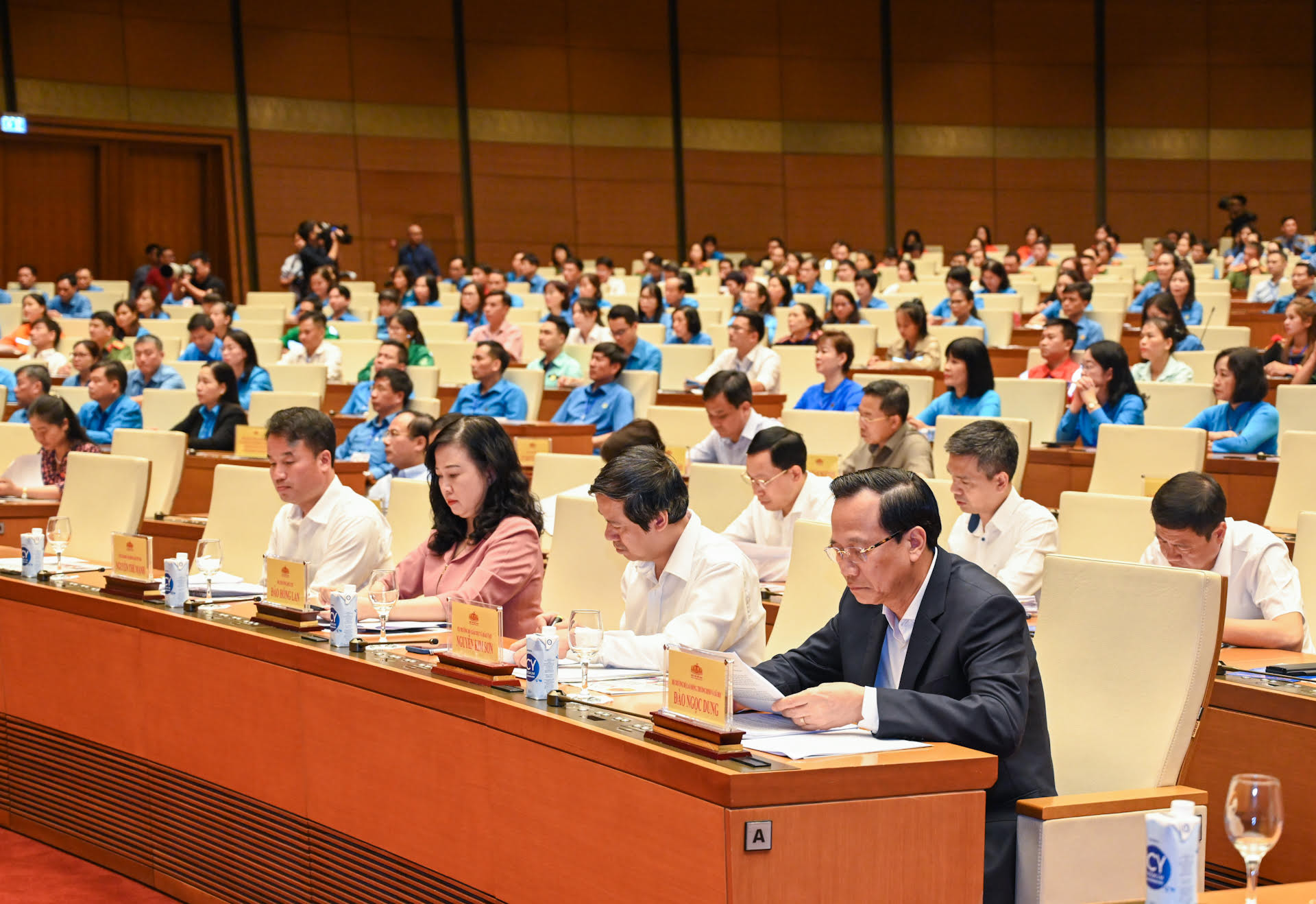 Bộ trưởng Lao động, Thương binh và Xã hội Đào Ngọc Dung, Bộ trưởng Giáo dục và Đào tạo Nguyễn Kim Sơn, Bộ trưởng Y tế Đào Hồng Lan cùng lãnh đạo các bộ, ngành dự Diễn đàn. Bộ trưởng Lao động, Thương binh và Xã hội Đào Ngọc Dung, Bộ trưởng Giáo dục và Đào tạo Nguyễn Kim Sơn, Bộ trưởng Y tế Đào Hồng Lan cùng lãnh đạo các bộ, ngành dự Diễn đàn.