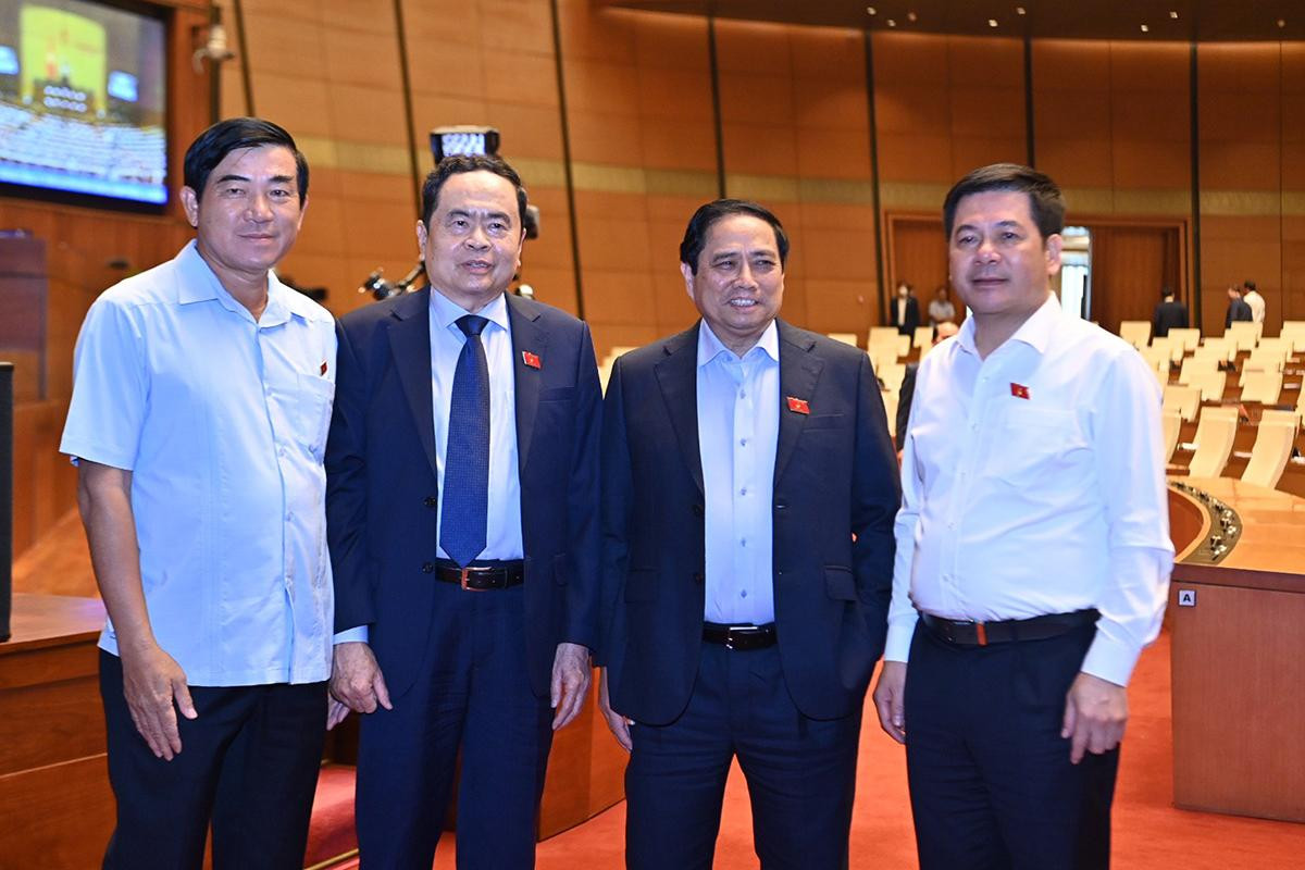 Thủ tướng Phạm Minh Chính, Phó Chủ tịch Thường trực Quốc hội Trần Thanh Mẫn cùng các đại biểu Quốc hội tại phiên họp. Thủ tướng Phạm Minh Chính, Phó Chủ tịch Thường trực Quốc hội Trần Thanh Mẫn cùng các đại biểu Quốc hội tại phiên họp.