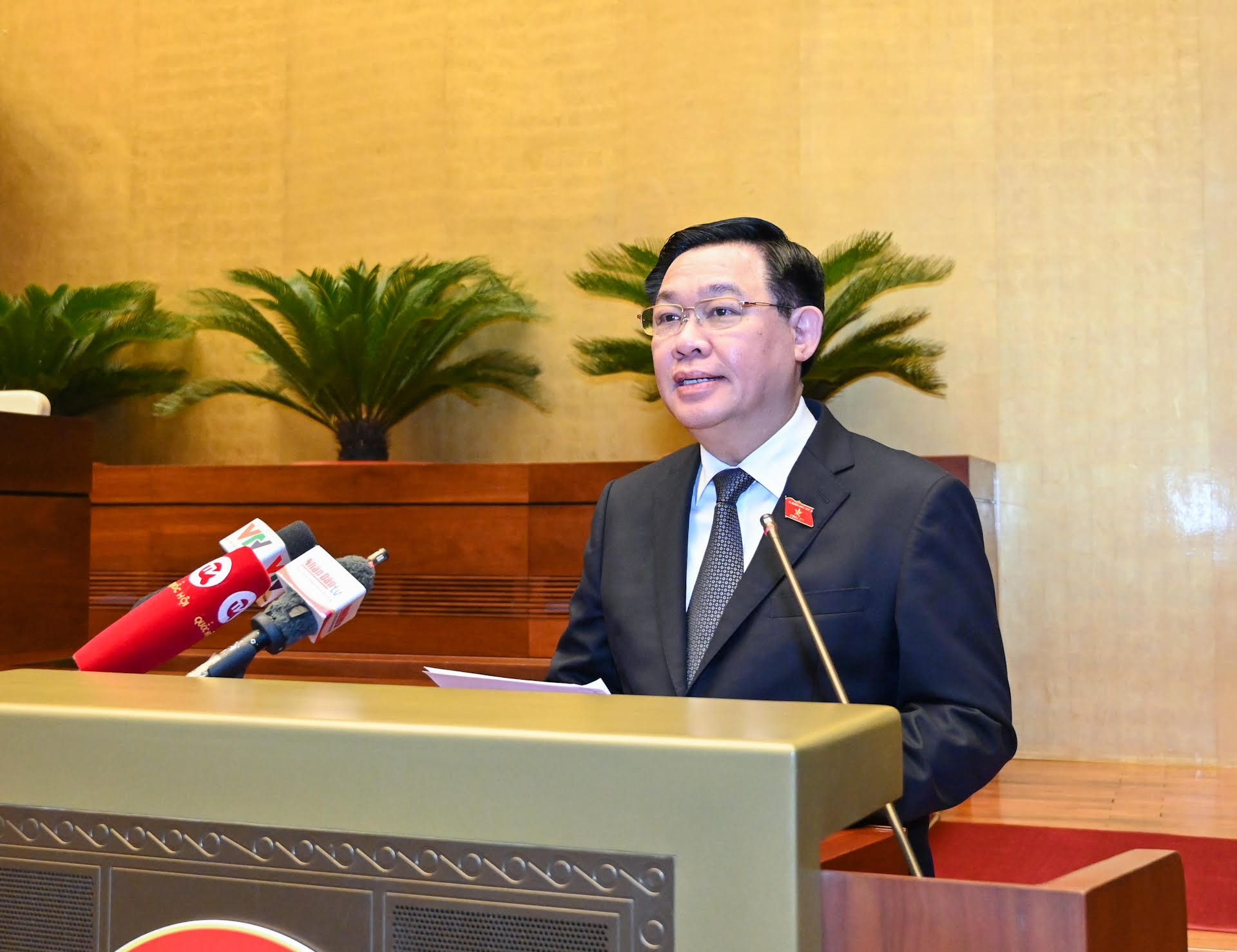 Chủ tịch Quốc hội Vương Đình Huệ phát biểu mở đầu, gợi mở các vấn đề thảo luận tại Diễn đàn. Chủ tịch Quốc hội Vương Đình Huệ phát biểu mở đầu, gợi mở các vấn đề thảo luận tại Diễn đàn.