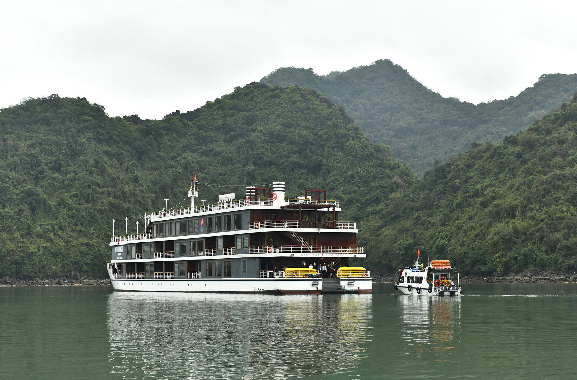 Du thuyền Heritage Cruises Bình Chuẩn lấy nguồn cảm hứng từ những con tàu huyền thoại của doanh nhân yêu nước Bạch Thái Bưởi - người có công lớn trong việc phát triển giao thông đường thủy Vịnh Bắc Bộ những năm đầu thế kỷ 20, được ví như “chúa sông” Bắc Kỳ hay “vua hàng hải” Việt Nam.