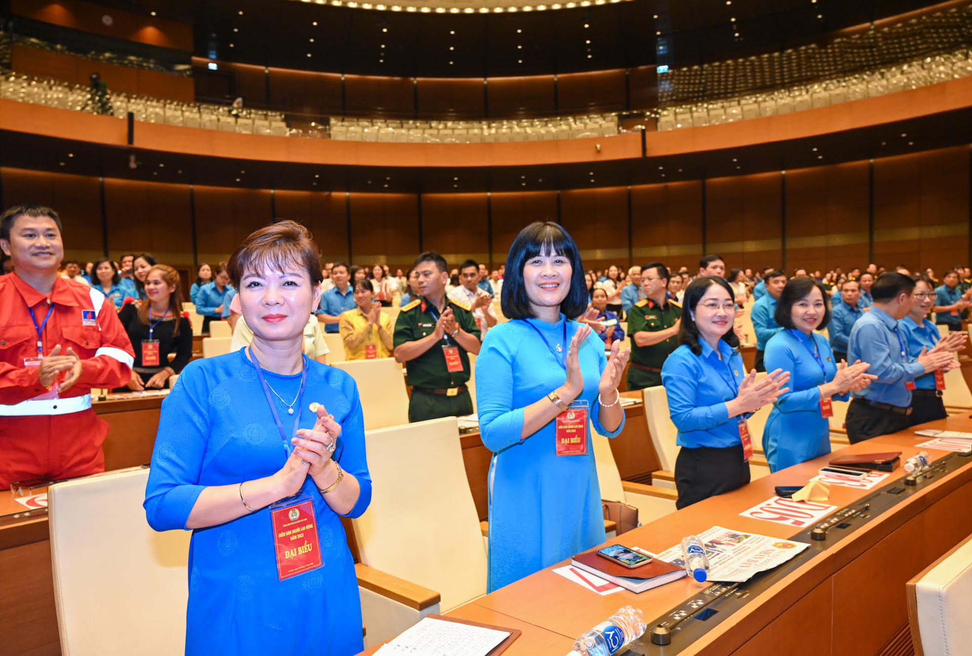 500 đại biểu đại diện Liên đoàn lao động các tỉnh, thành phố, công đoàn, người lao động trên cả nước dự Diễn đàn. 500 đại biểu đại diện Liên đoàn lao động các tỉnh, thành phố, công đoàn, người lao động trên cả nước dự Diễn đàn.