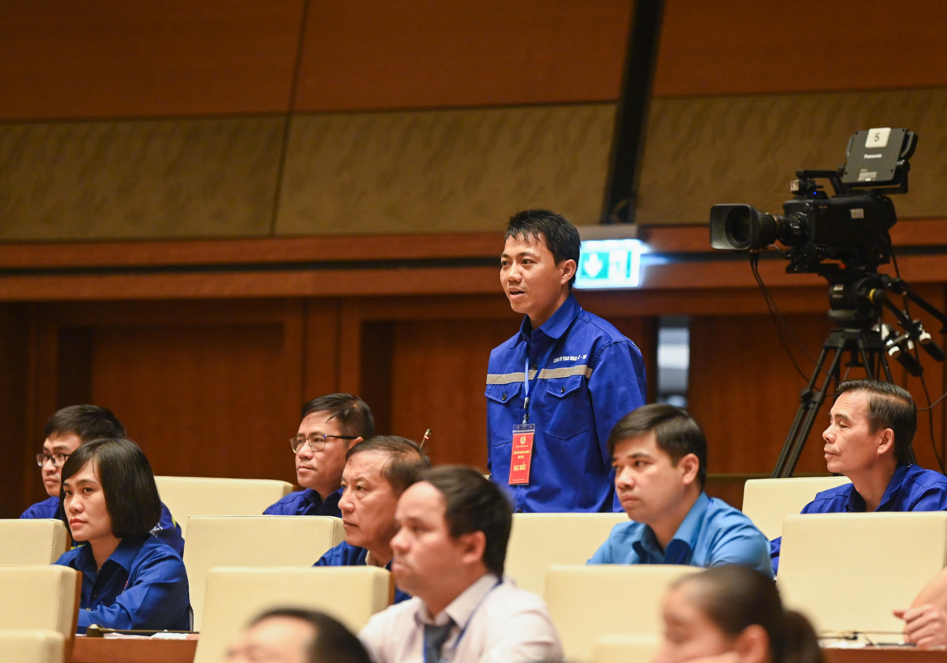 Anh Nguyễn Đức Đại, công nhân Công ty Than Mạo Khê, phát biểu ý kiến về vấn đề an toàn lao động. Anh Nguyễn Đức Đại, công nhân Công ty Than Mạo Khê, phát biểu ý kiến về vấn đề an toàn lao động.