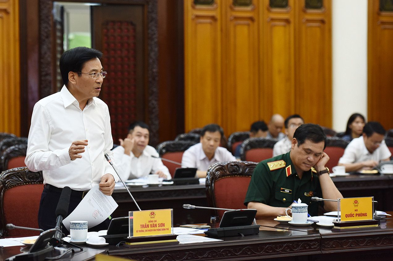 Bộ trưởng, Chủ nhiệm Văn phòng Chính phủ Trần Văn Sơn phát biểu.