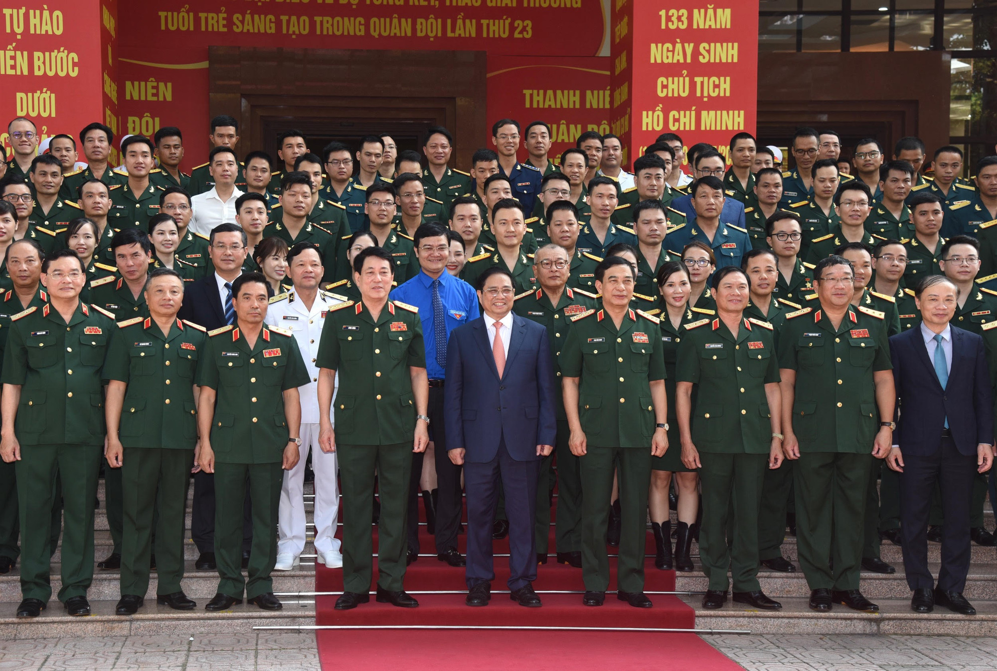 Thủ tướng Phạm Minh Chính và các đại biểu tham dự buổi lễ.