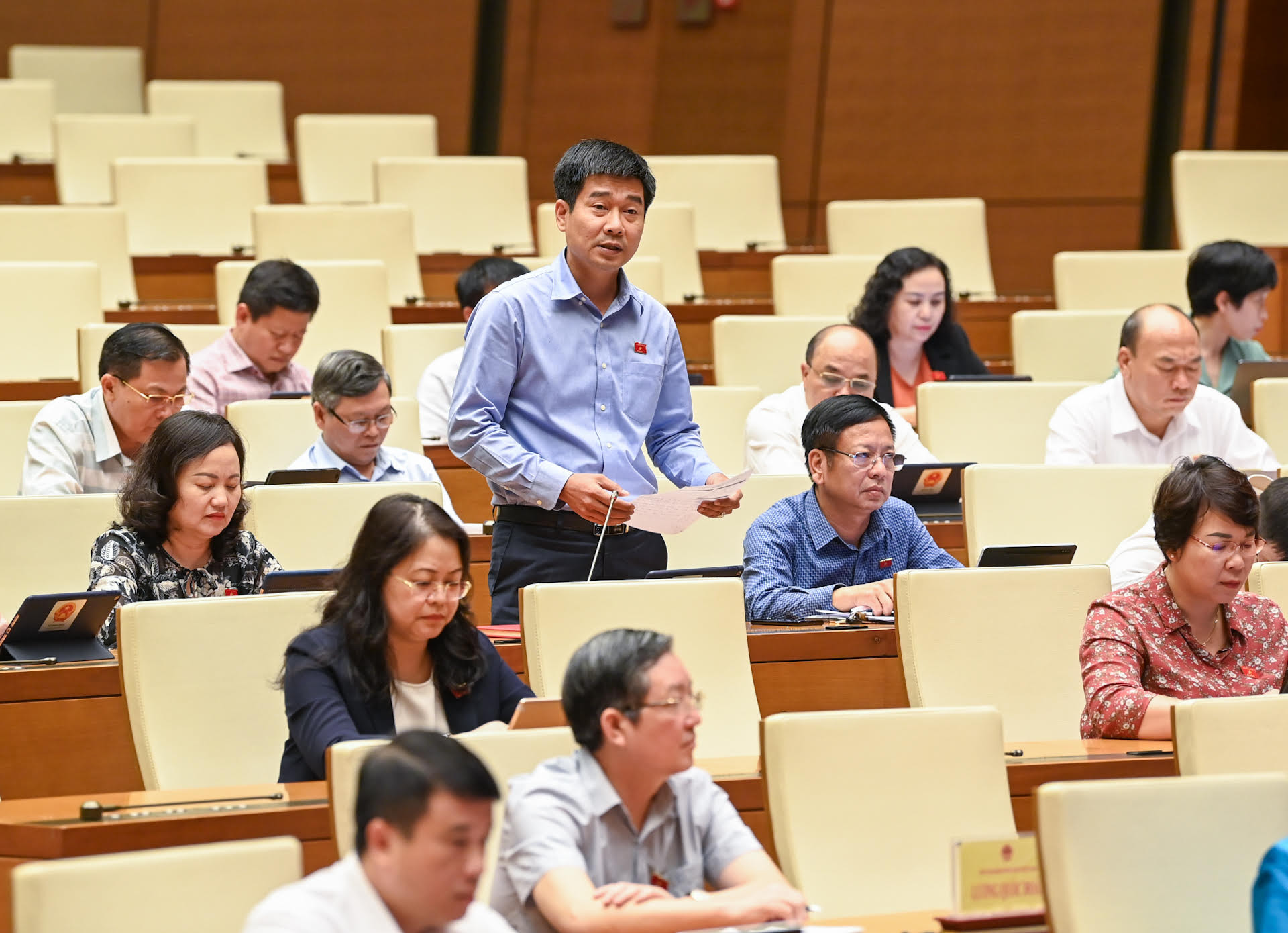 Đại biểu Quốc hội tỉnh Thanh Hóa Lê Thanh Hoàn phát biểu chất vấn.