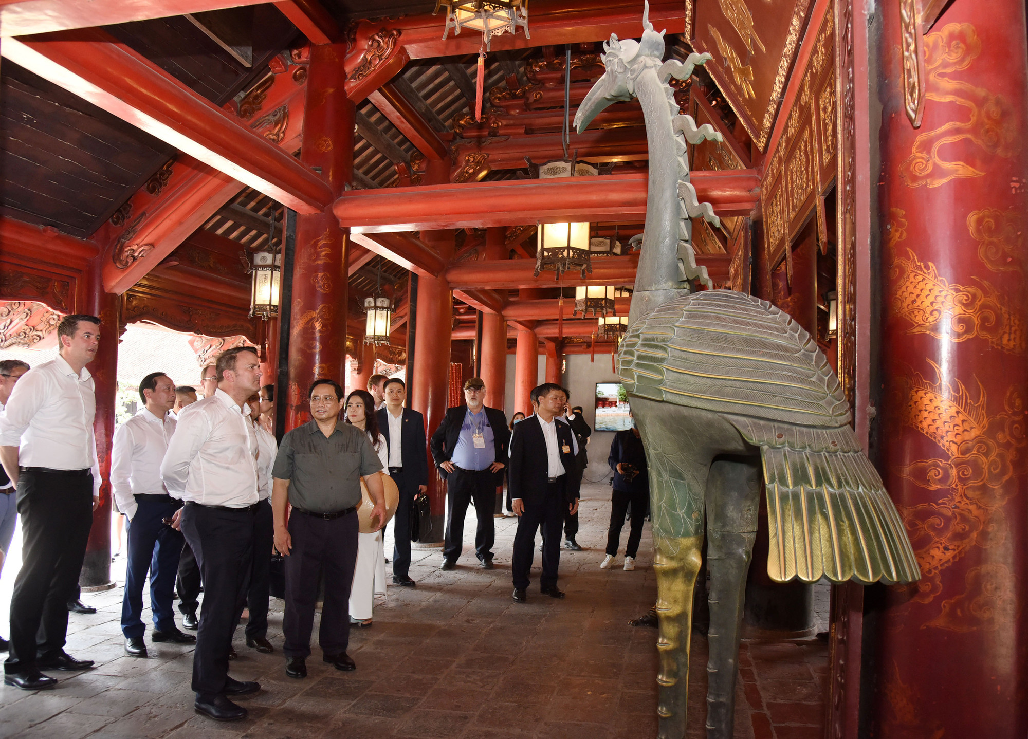 Thủ tướng Luxembourg bày tỏ ngưỡng mộ đối với nền văn hiến nói chung và nền giáo dục Việt Nam nói riêng, trong đó Văn Miếu-Quốc Tử Giám là nơi gìn giữ và tôn vinh đạo học, lưu giữ và thể hiện đặc sắc những giá trị nổi bật của văn hiến Việt Nam.