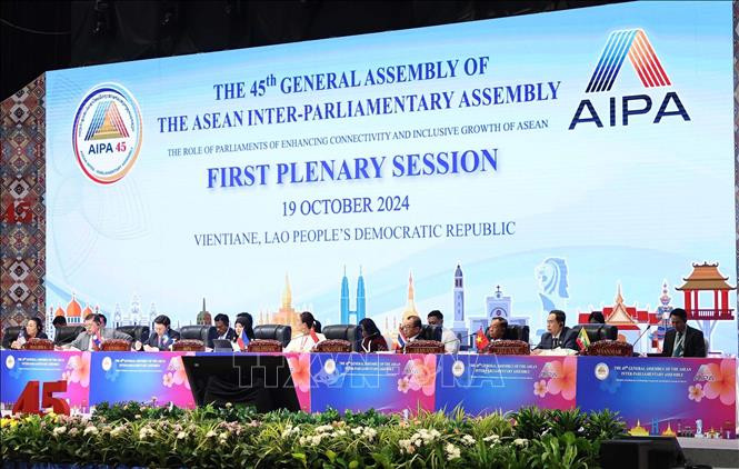 Chủ tịch Quốc hội Trần Thanh Mẫn và các trưởng đoàn tại Phiên toàn thể thứ nhất Đại hội đồng AIPA-45. Chủ tịch Quốc hội Trần Thanh Mẫn và các trưởng đoàn tại Phiên toàn thể thứ nhất Đại hội đồng AIPA-45.