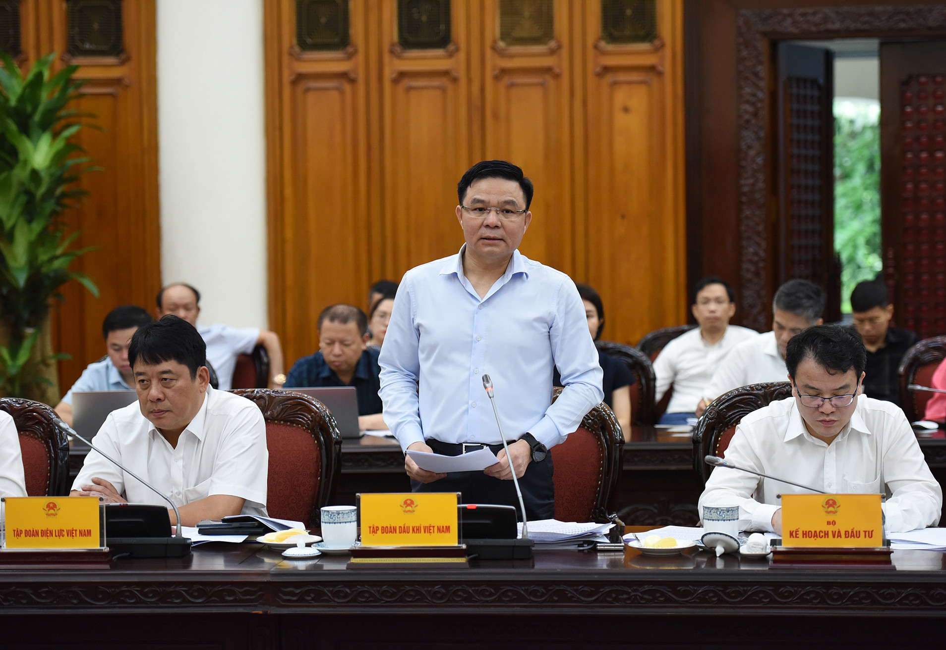 Chủ tịch Hội đồng thành viên Tập đoàn Dầu khí Việt Nam Lê Mạnh Hùng phát biểu tại cuộc họp.