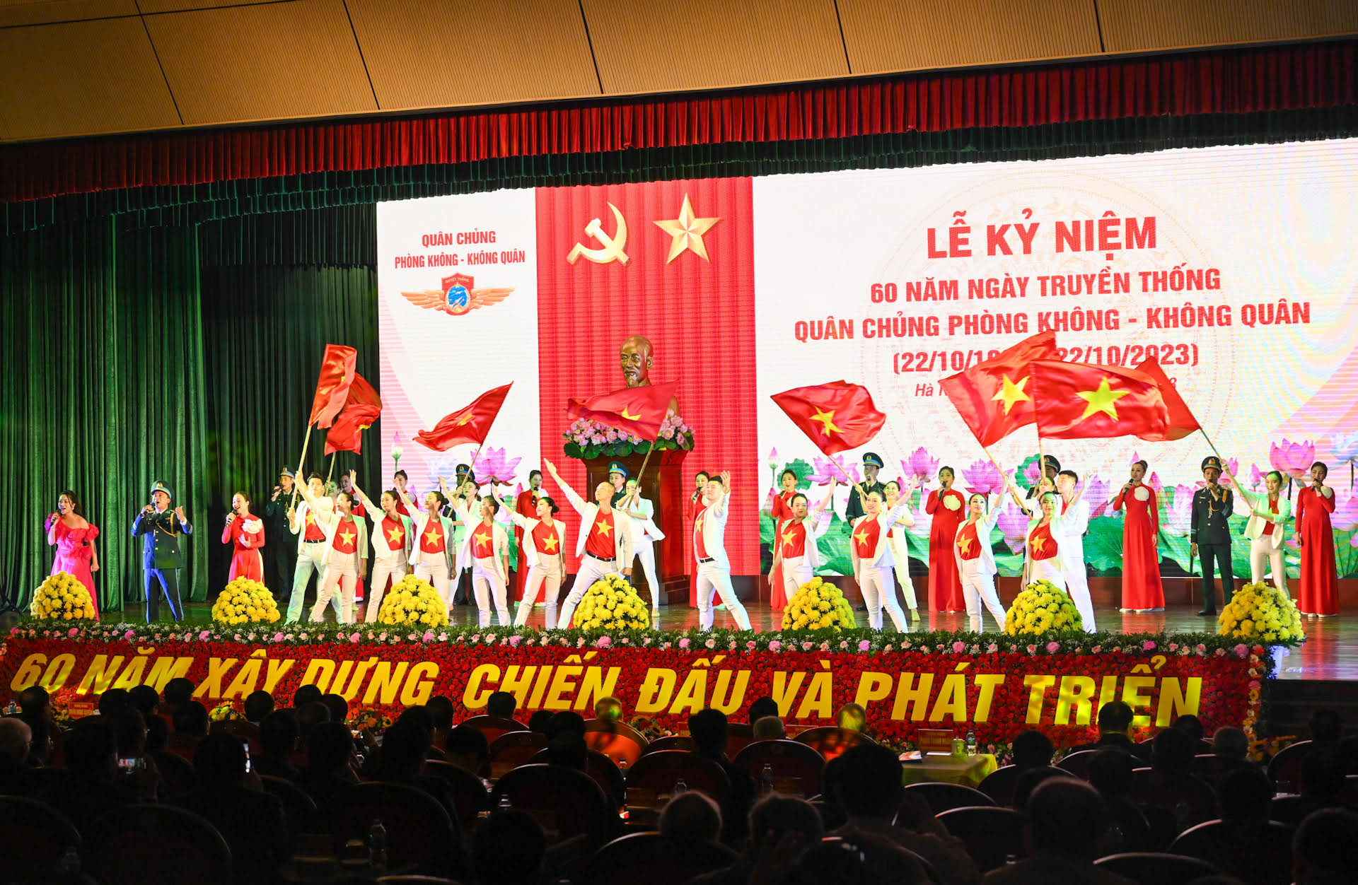 Chương trình nghệ thuật của cán bộ, chiến sĩ Quân chủng Phòng không - Không quân tại lễ kỷ niệm.