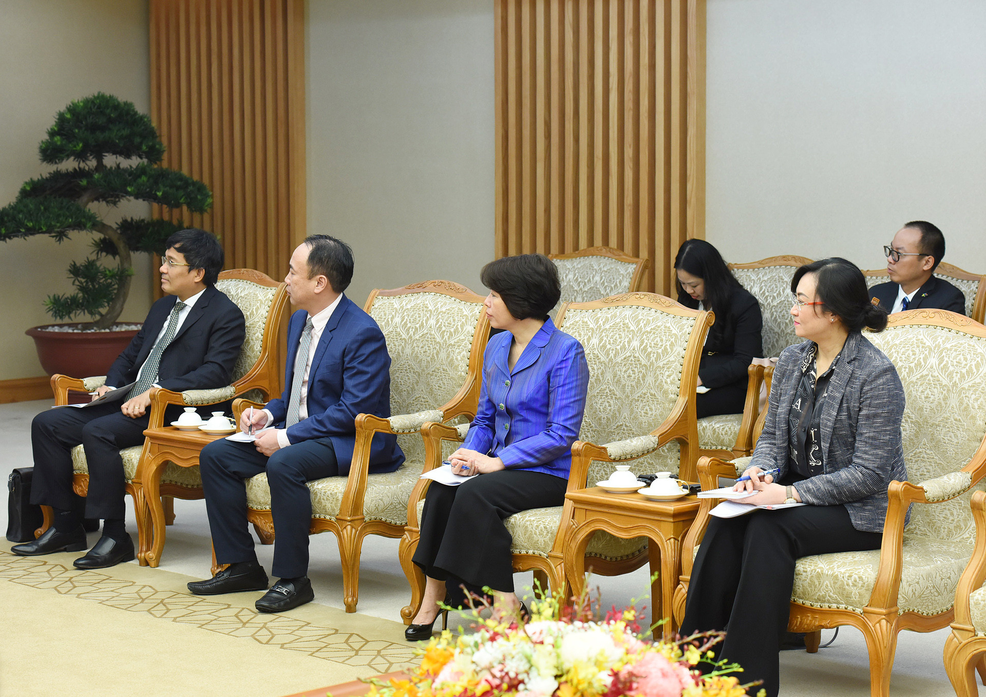 Đại diện các bộ, ban ngành cùngThủ tướng Phạm Minh Chính tiếp Bộ trưởng Ngoại giao Australia Penny Wong.