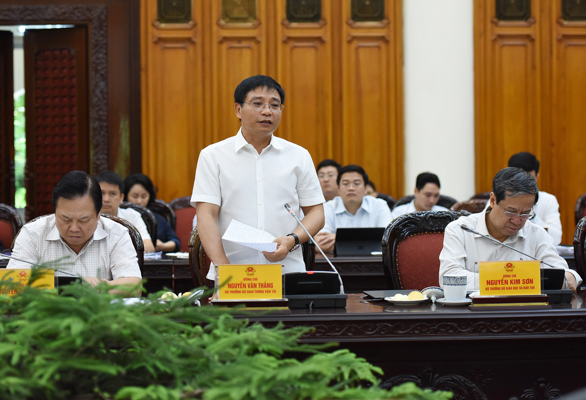 Bộ trưởng Giao thông vận tải Nguyễn Văn Thắng phát biểu tại cuộc họp.