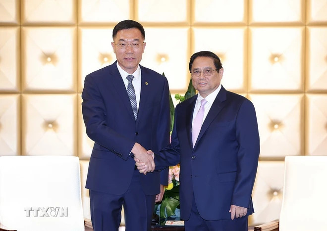 Thủ tướng Phạm Minh Chính tiếp ông Tôn Vinh Côn, Chủ tịch Công ty Đầu máy toa xe Đại Liên. 