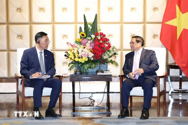Thủ tướng Phạm Minh Chính tiếp ông Tôn Vinh Côn, Chủ tịch Công ty Đầu máy toa xe Đại Liên.