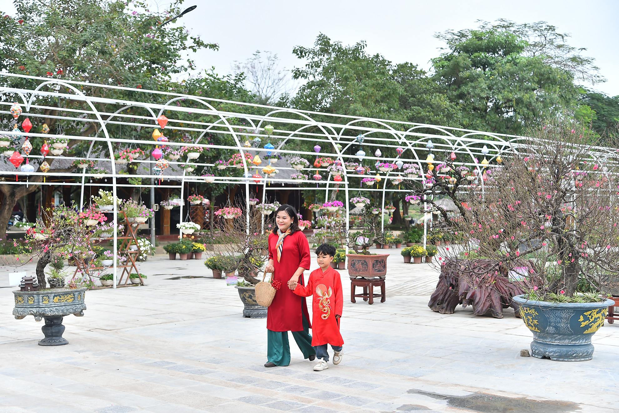 Các tập thể, cá nhân sẽ được trao giải vào dịp Lễ hội Hoa đào, Quất cảnh và sản phẩm OCOP các vùng miền Xuân Giáp Thìn 2024, tổ chức từ ngày 26/1 đến 1/2 tại Không gian văn hóa sáng tạo Tây Hồ (phường Nhật Tân, quận Tây Hồ). Các tập thể, cá nhân sẽ được trao giải vào dịp Lễ hội Hoa đào, Quất cảnh và sản phẩm OCOP các vùng miền Xuân Giáp Thìn 2024, tổ chức từ ngày 26/1 đến 1/2 tại Không gian văn hóa sáng tạo Tây Hồ (phường Nhật Tân, quận Tây Hồ).