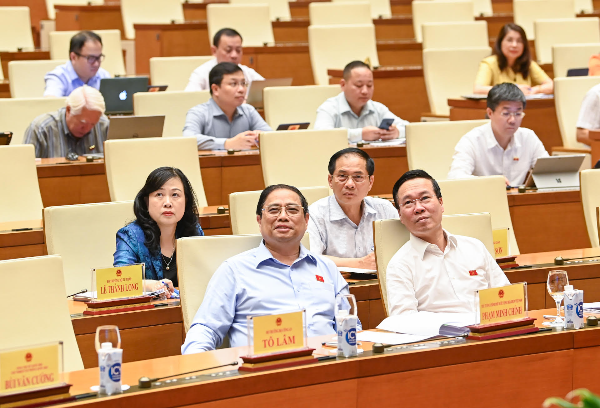 Chủ tịch nước Võ Văn Thưởng, Thủ tướng Phạm Minh Chính và các đại biểu Quốc hội dự phiên chất vấn và trả lời chất vấn.