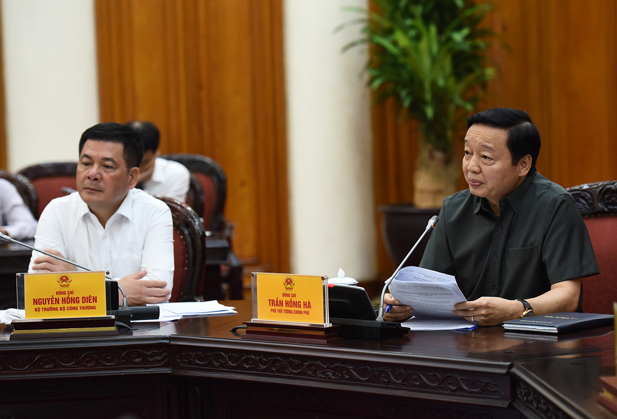 Phó Thủ tướng Trần Hồng Hà phát biểu tại cuộc họp.