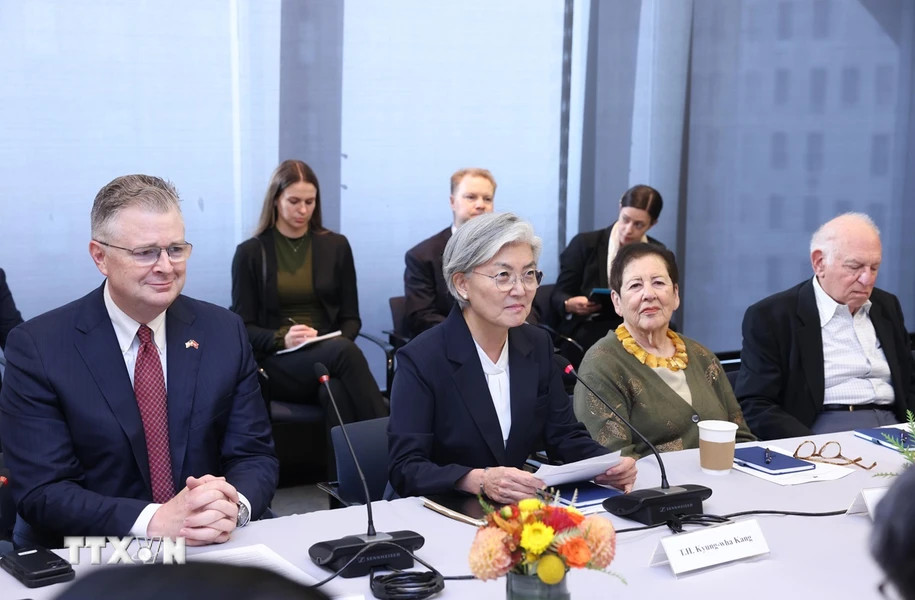 Bà Kang Kyung-wha, Chủ tịch kiêm Giám đốc điều hành Viện nghiên cứu chính sách Asia Society phát biểu tại cuộc gặp Tổng Bí thư, Chủ tịch nước Tô Lâm. (Ảnh: TTXVN)