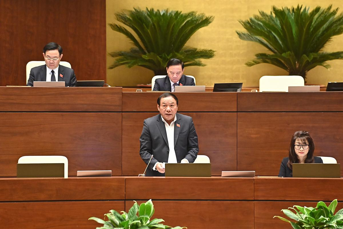 Cuối phiên họp, Bộ trưởng Văn hóa, Thể thao và Du lịch Nguyễn Văn Hùng dành thời gian phát biểu giải trình, làm rõ một số vấn đề đại biểu các Quốc hội nêu về dự án Luật Phòng, chống bạo lực gia đình (sửa đổi). Cuối phiên họp, Bộ trưởng Văn hóa, Thể thao và Du lịch Nguyễn Văn Hùng dành thời gian phát biểu giải trình, làm rõ một số vấn đề đại biểu các Quốc hội nêu về dự án Luật Phòng, chống bạo lực gia đình (sửa đổi).