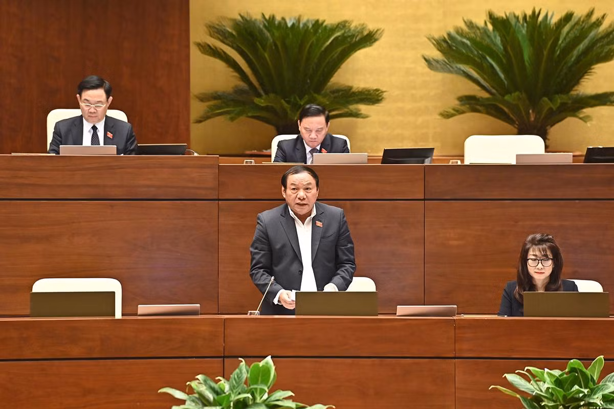 Cuối phiên họp, Bộ trưởng Văn hóa, Thể thao và Du lịch Nguyễn Văn Hùng dành thời gian phát biểu giải trình, làm rõ một số vấn đề đại biểu các Quốc hội nêu về dự án Luật Phòng, chống bạo lực gia đình (sửa đổi).