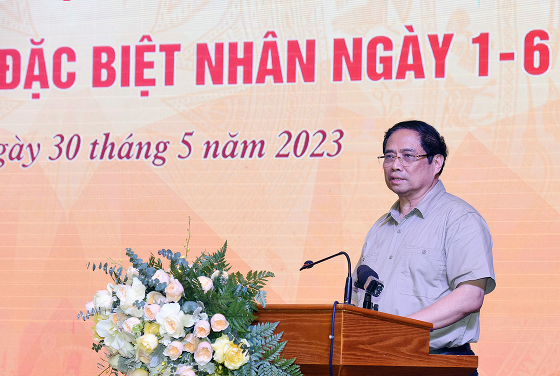 Tại buổi gặp mặt với thầy cô giáo, học sinh, sinh viên của hai trường Thủ tướng Phạm Minh Chính đánh giá cao, biểu dương những nỗ lực, kết quả đạt được của thầy và trò của hai ngôi trường nói riêng và hệ thống các trường chuyên biệt trên cả nước nói chung.