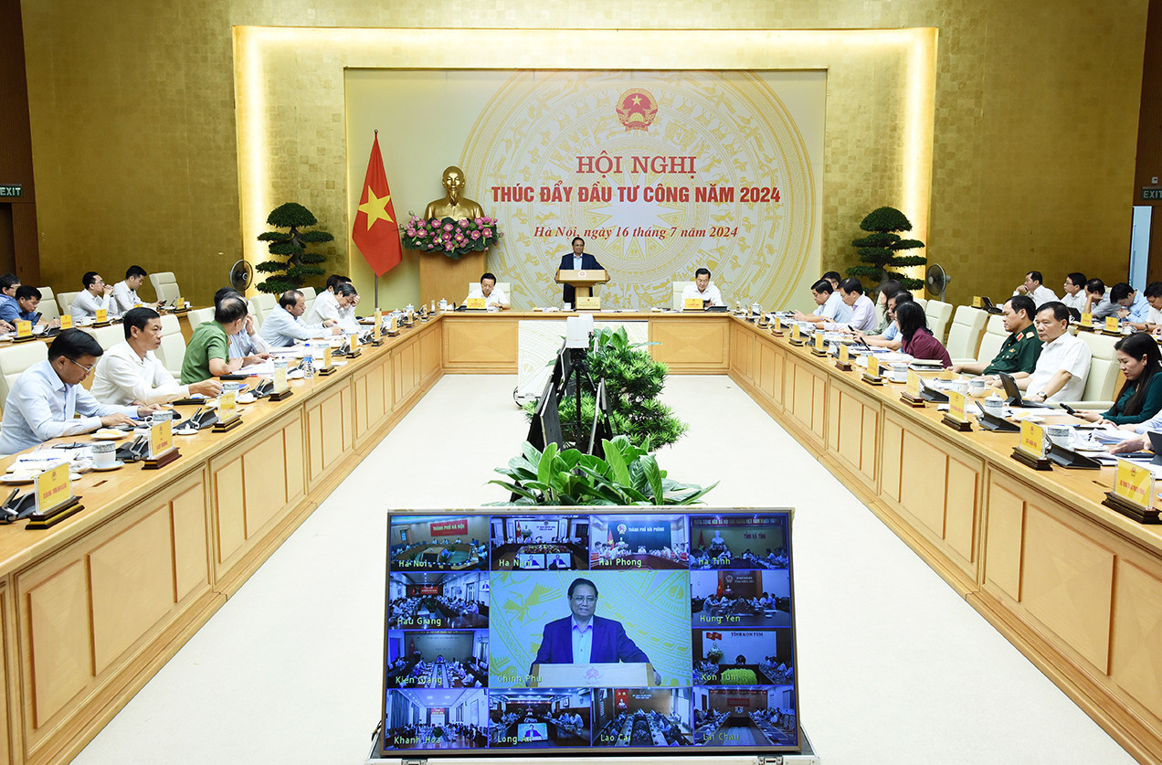 Hội nghị được kết nối trực tuyến từ trụ sở Chính phủ tới trụ sở UBND các tỉnh, thành phố trực thuộc Trung ương. Hội nghị được kết nối trực tuyến từ trụ sở Chính phủ tới trụ sở UBND các tỉnh, thành phố trực thuộc Trung ương.