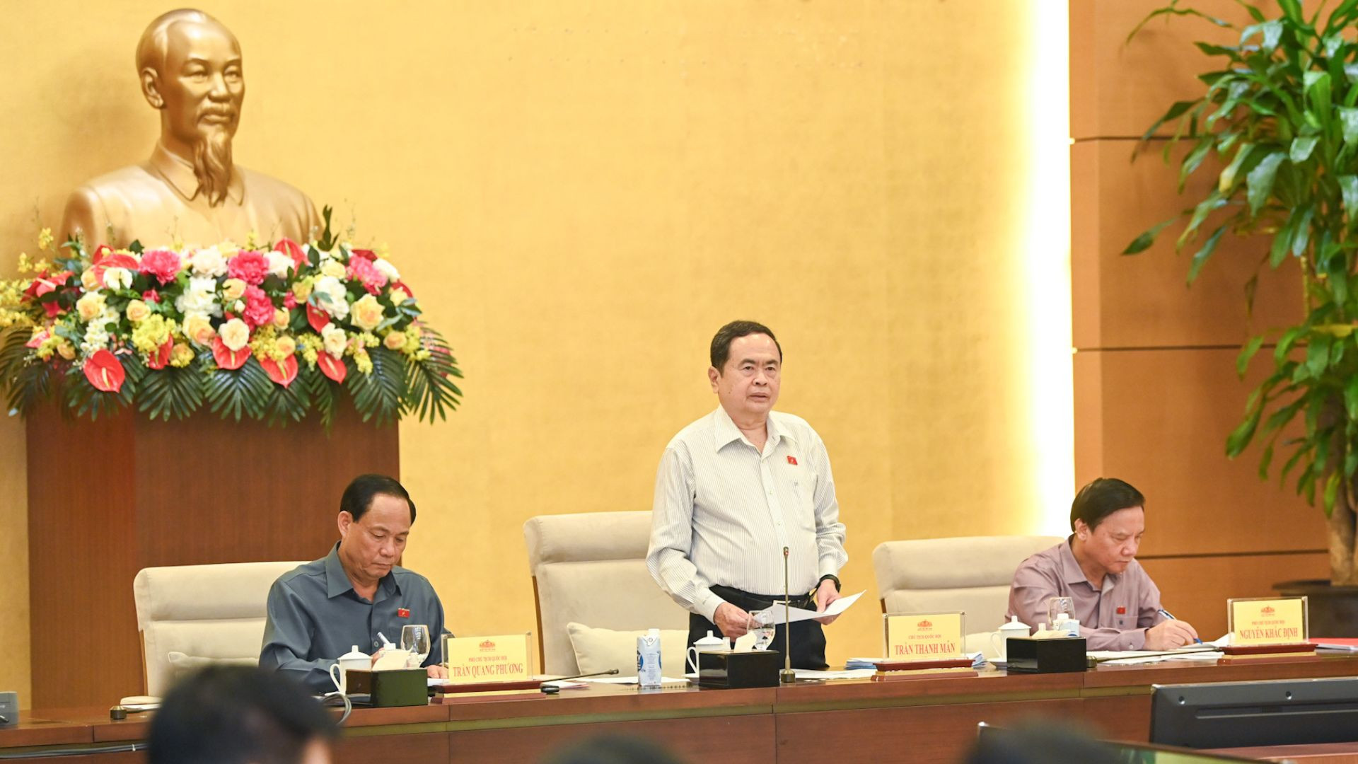 Chủ tịch Quốc hội Trần Thanh Mẫn phát biểu kết luận cuộc họp.