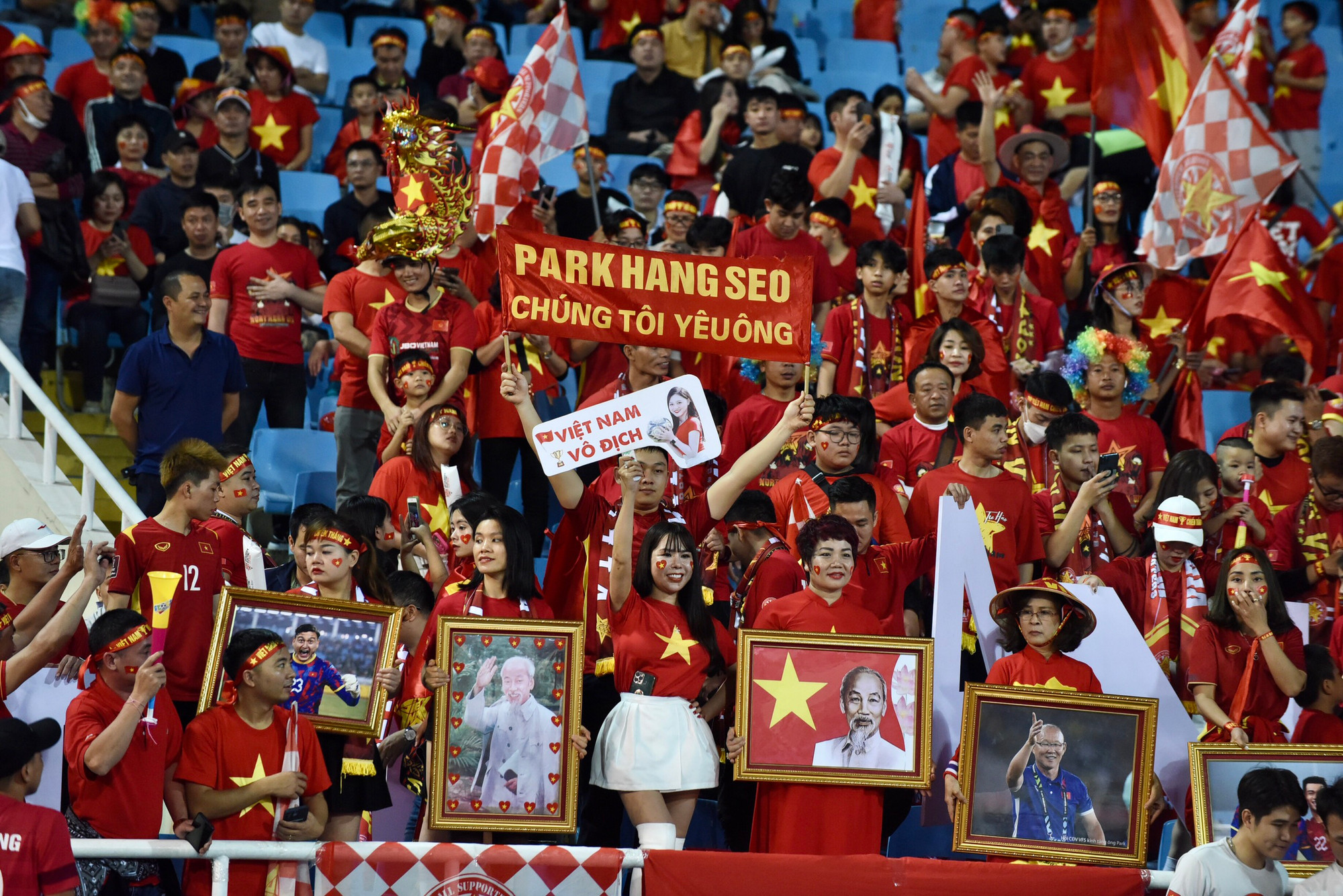 Nhà cầm quân người Hàn Quốc luôn được hâm mộ yêu quý.