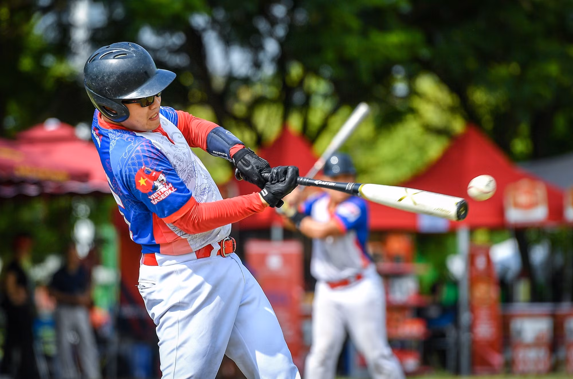 Những cú đánh bóng mạnh mẽ khiến khán giả phấn khích.