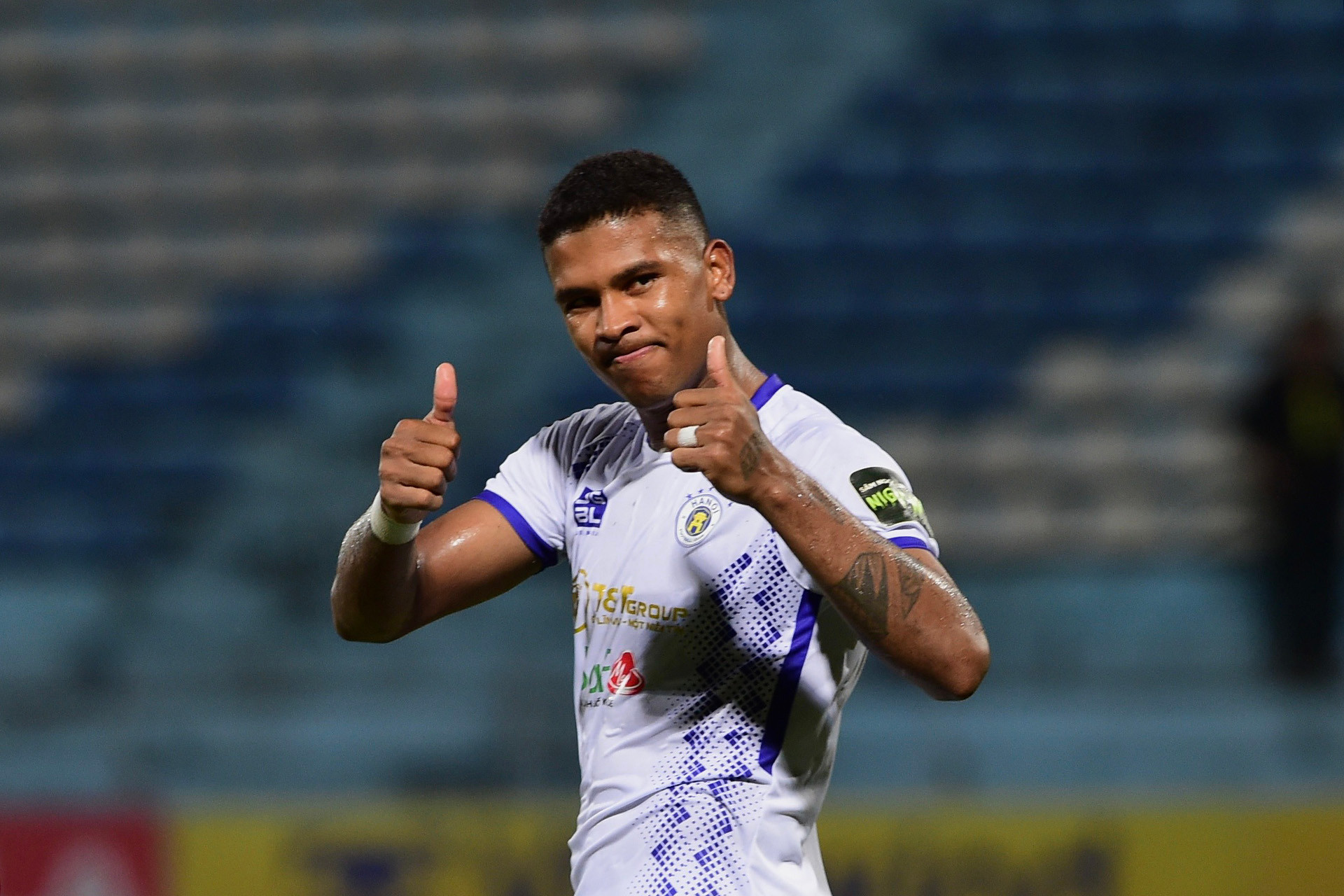 Herlison Caion ăn mừng bàn thắng.