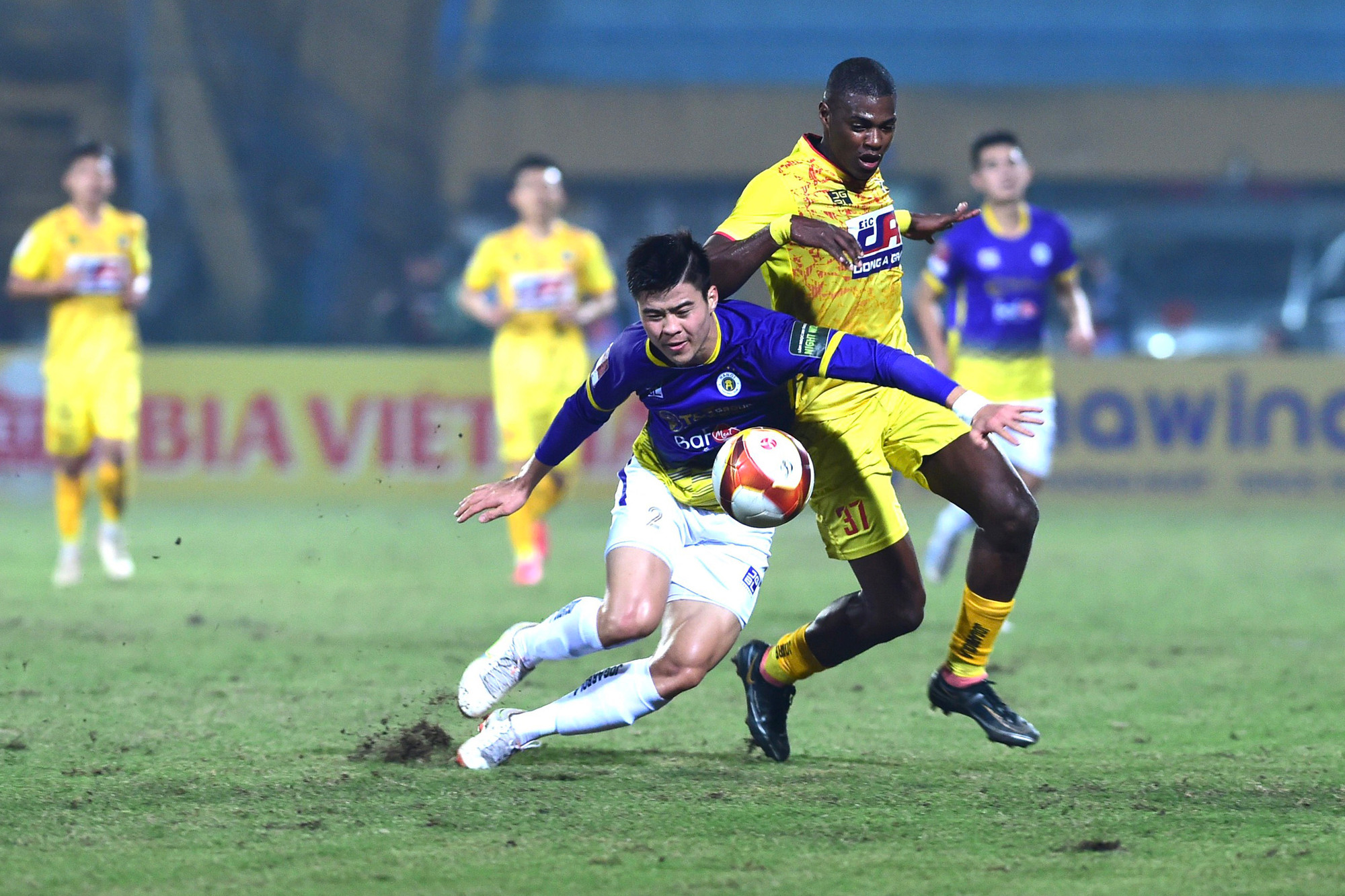 Hậu vệ đội tuyển Việt Nam thường xuyên tham gia các tình huống tấn công hỗ trợ đồng đội.