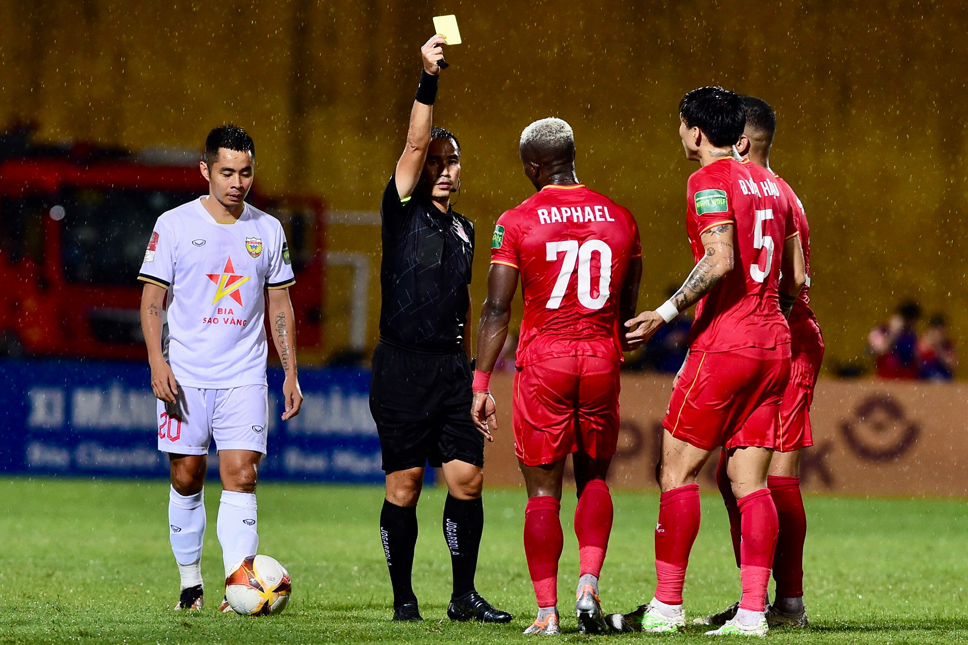 Trận đấu diễn ra căng thẳng trong thời tiết mưa lớn. Kết quả chung cuộc là 4-2 và chiến thắng thuộc về Công an Hà Nội, qua đó giúp đội bóng này vươn lên vị trí đầu bảng cuộc đua V-League 2023.