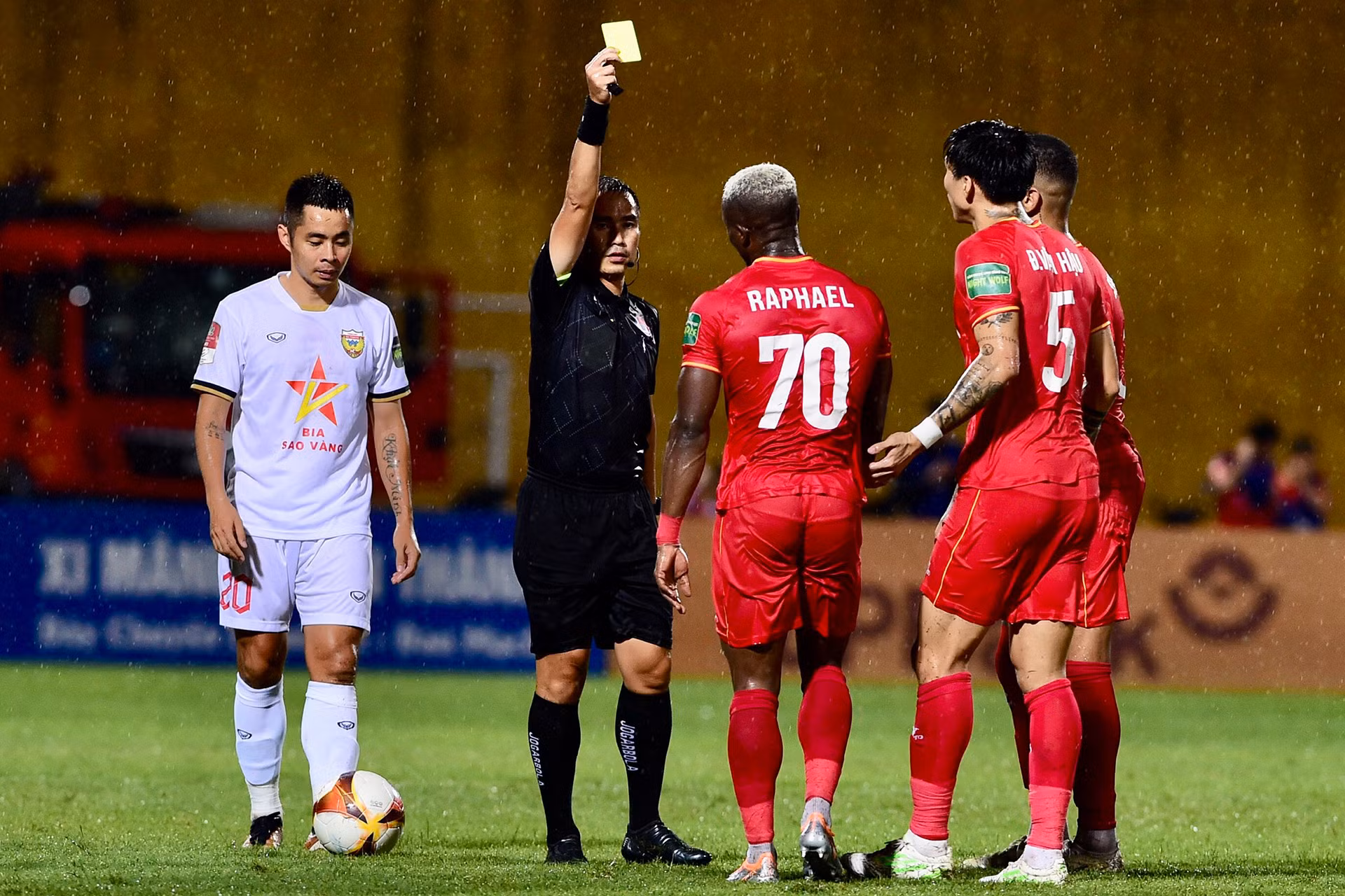 Trận đấu diễn ra căng thẳng trong thời tiết mưa lớn. Kết quả chung cuộc là 4-2 và chiến thắng thuộc về Công an Hà Nội, qua đó giúp đội bóng này vươn lên vị trí đầu bảng cuộc đua V-League 2023.