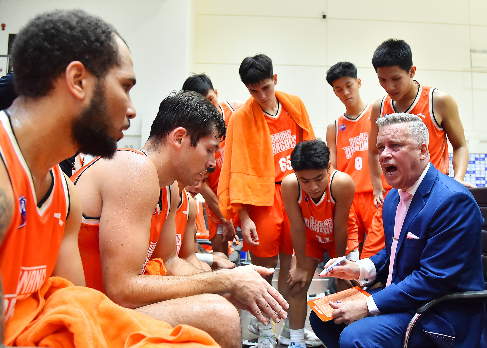 Là một trong những huấn luyện viên gắn bó lâu nhất và thành công nhất trong lịch sử của Hanoi Buffaloes, huấn luyện viên Todd Purves (Danang Dragons) rất quyết tâm giành thắng lợi khi gặp lại đội bóng cũ.