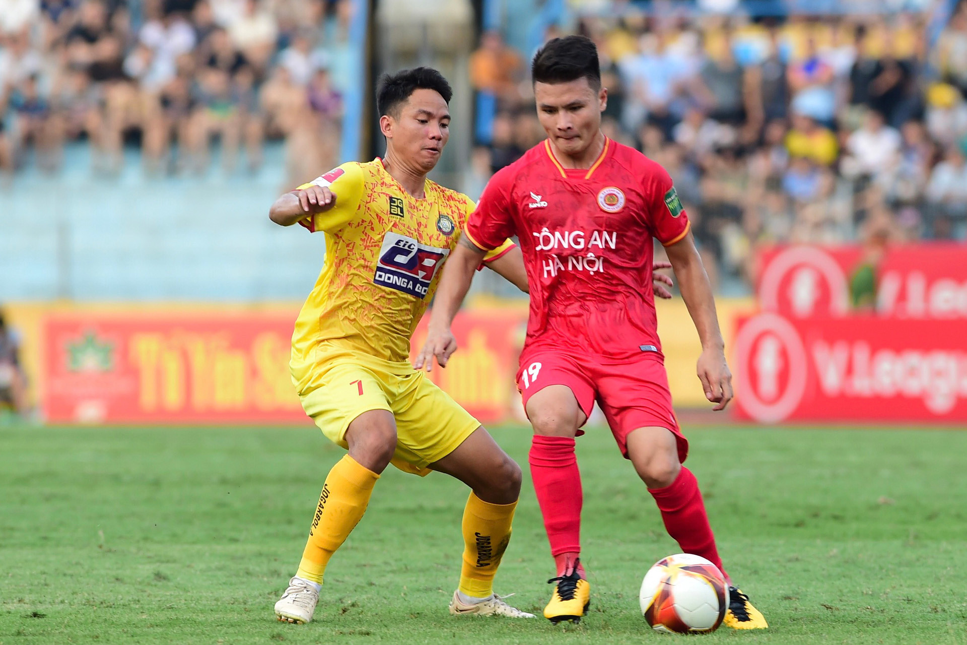 Quang Hải cùng các đồng đội chủ trương chơi chậm mà chắc.