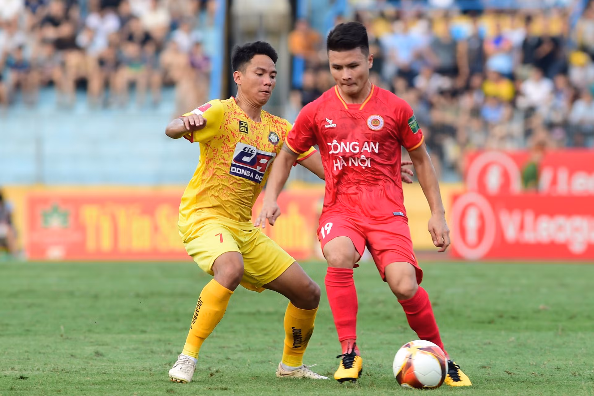 Quang Hải cùng các đồng đội chủ trương chơi chậm mà chắc.