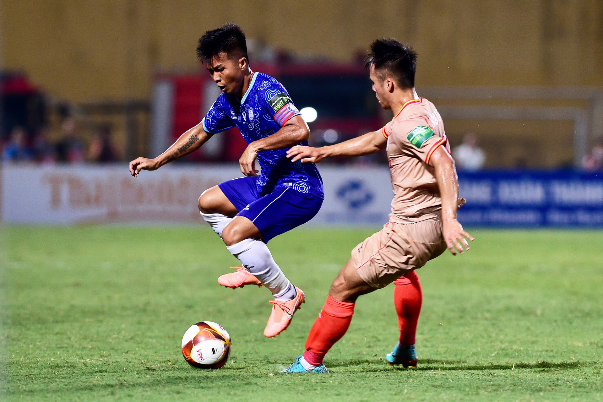 Công an Hà Nội vẫn nỗ lực tấn công nhưng không thể đưa bóng vào lưới đội khách.