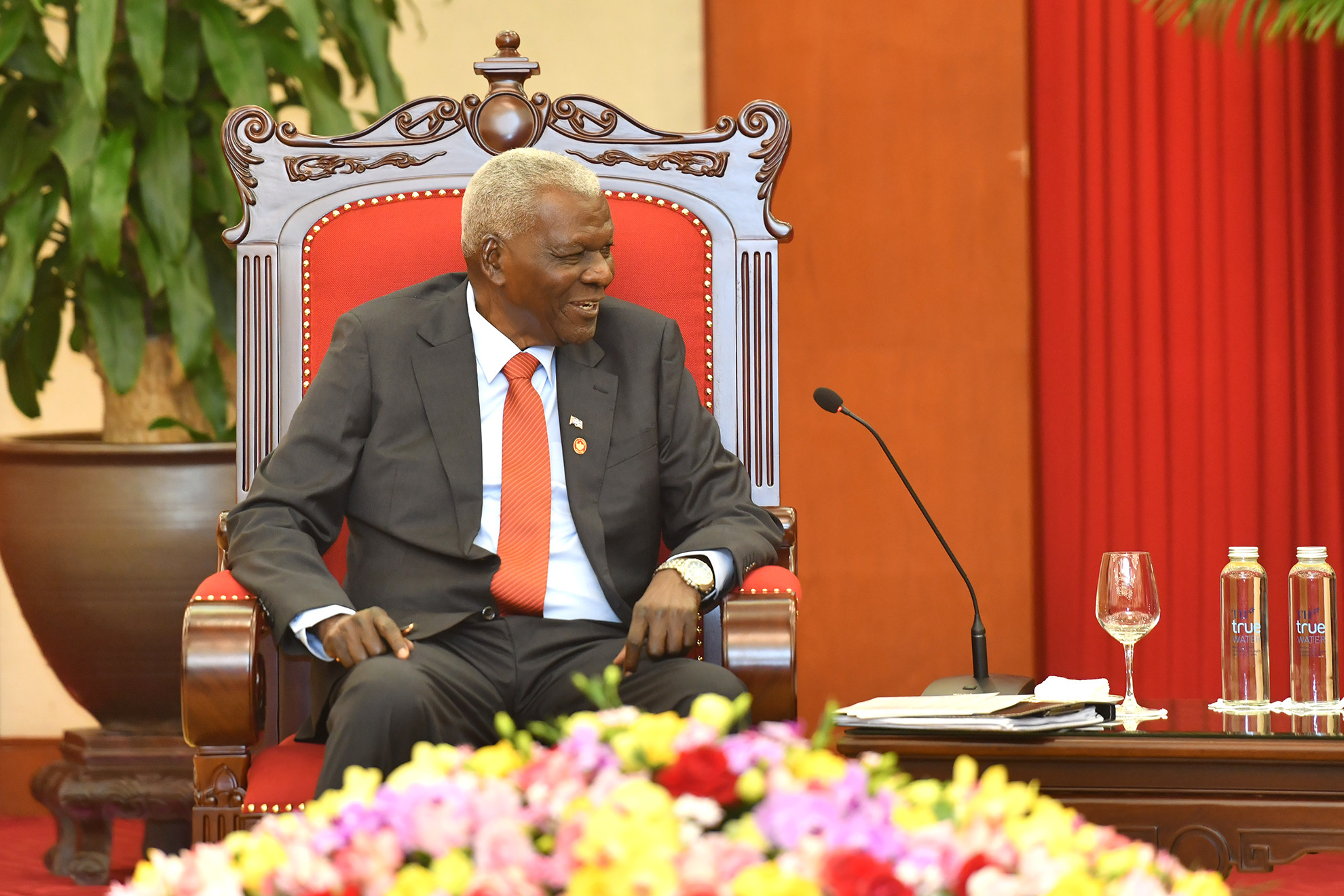 Chủ tịch Quốc hội Cuba Esteban Lazo Hernandez phát biểu tại buổi tiếp.