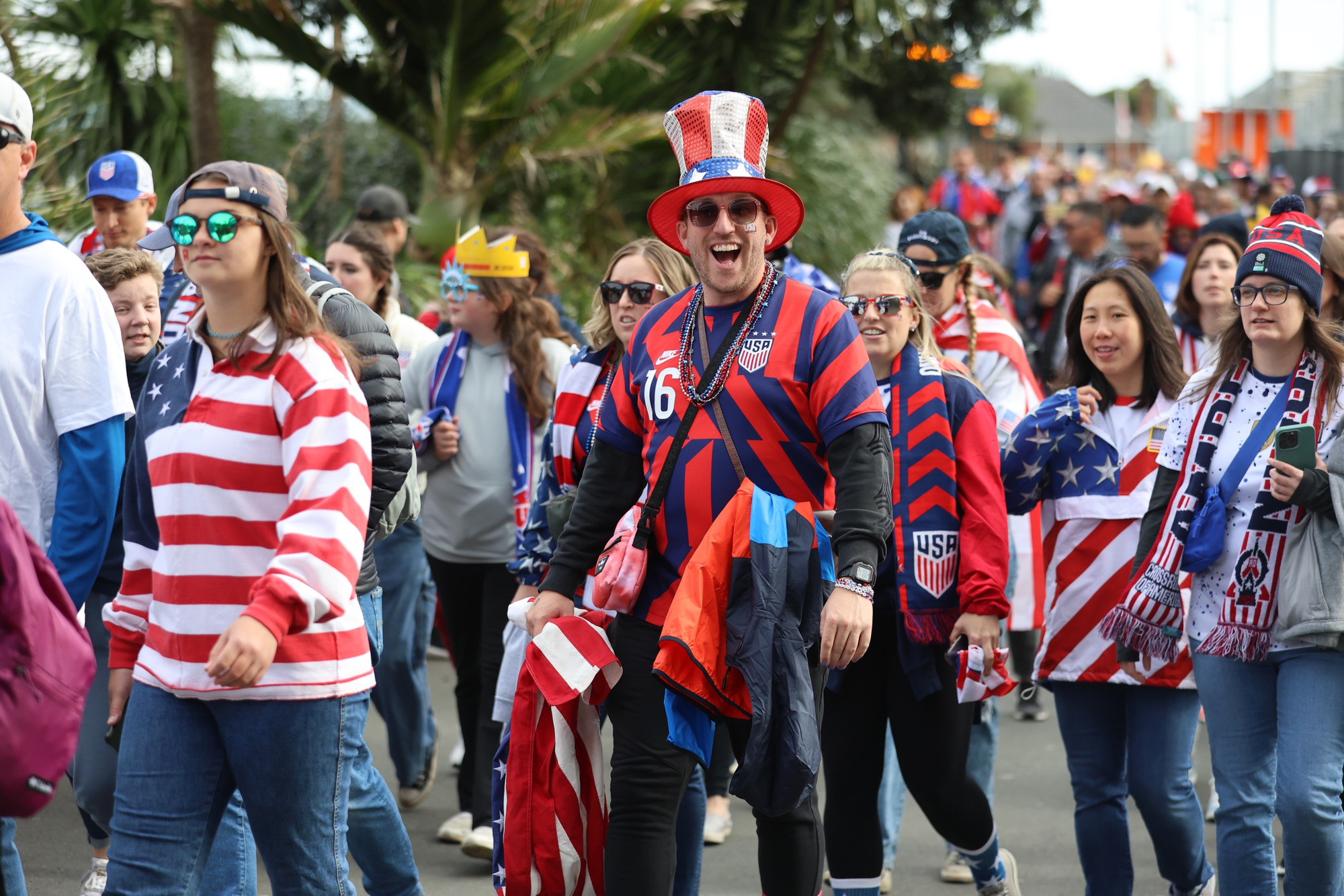 Cổ cộng viên Mỹ đến với sân Eden Park.
