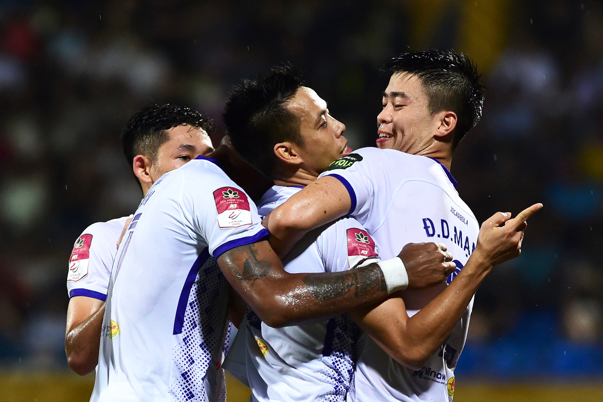 Niềm vui chiến thắng của các cầu thủ Hà Nội FC.