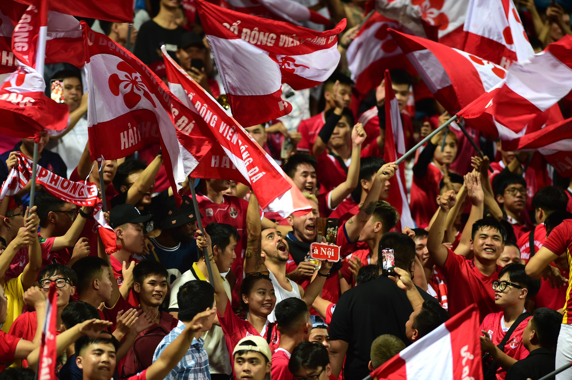 Người hâm mộ Hải Phòng cũng đến với sân Hàng Đẫy rất đông.